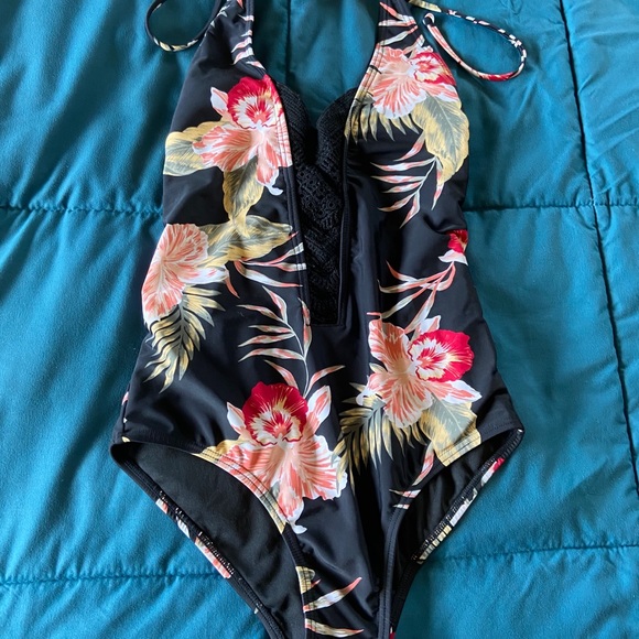Roxy Other - Roxy Hawaiian tropical floral one piece swimsuit